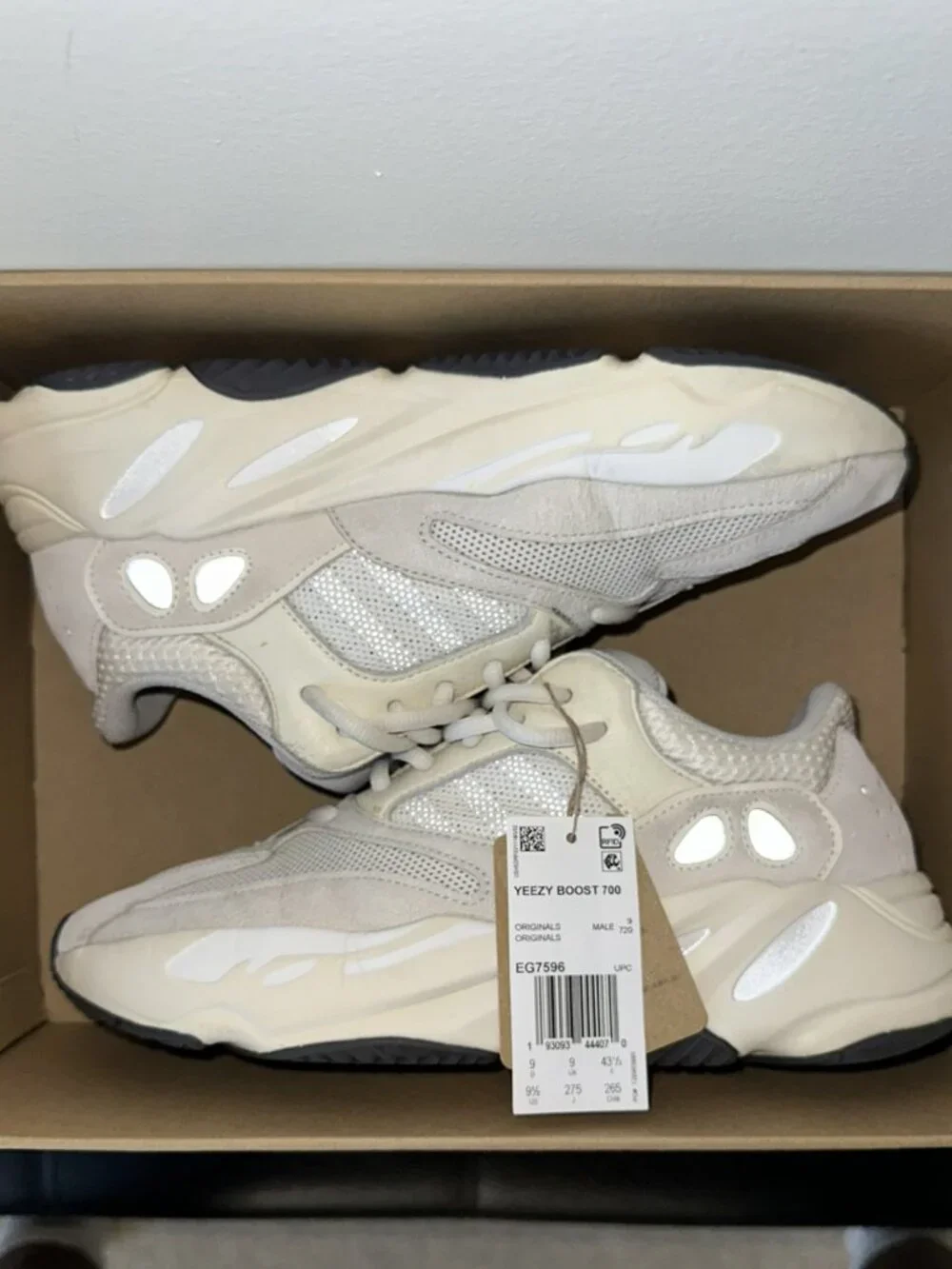 Yeezy Boost 700 Analog